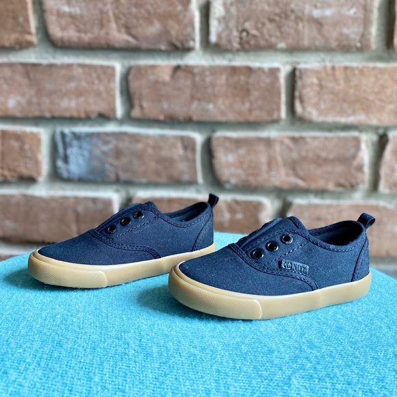 Size 7 Toddler NWOT Old Navy Slip-on Sneakers - Picture 3 of 7